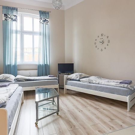 Three Single Beds Appartement Stary Toruń Buitenkant foto