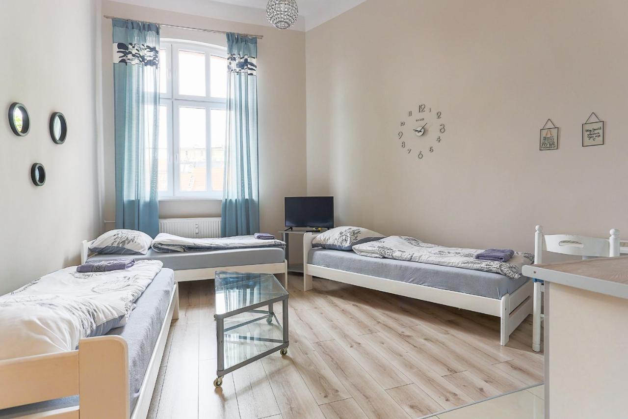 Three Single Beds Appartement Stary Toruń Buitenkant foto